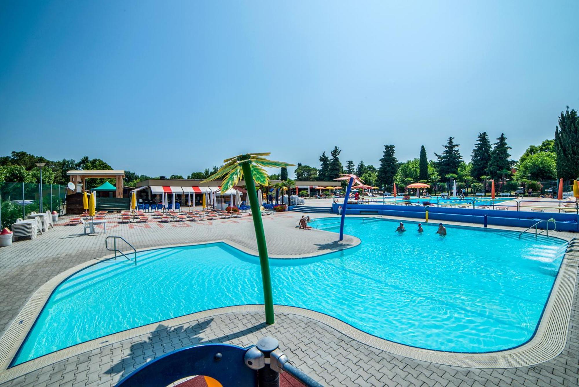 Baia Holiday Gasparina Кастельнуово-дель-Гарда Екстер'єр фото